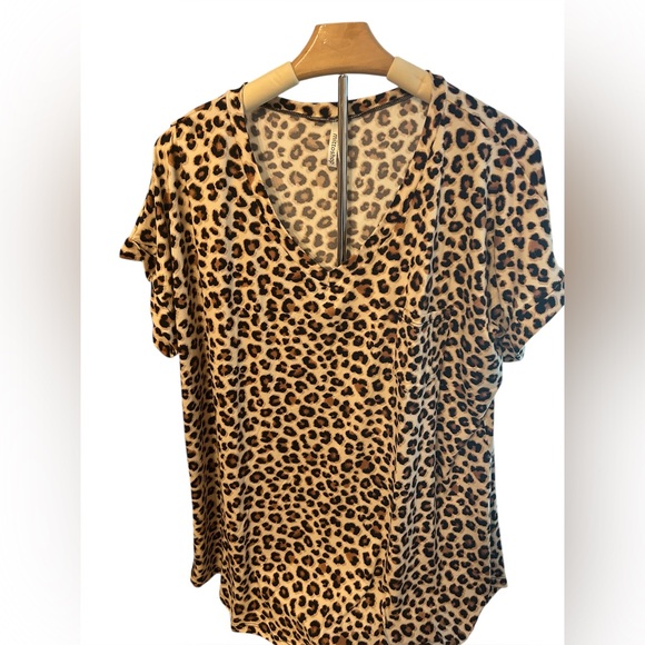 mittoshop Tops - Leopard Print Women's Top. XL